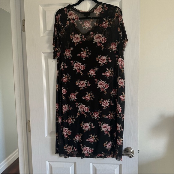 Size 0X Torrid Floral Print Mesh Midi Tee Dress - Picture 4 of 6